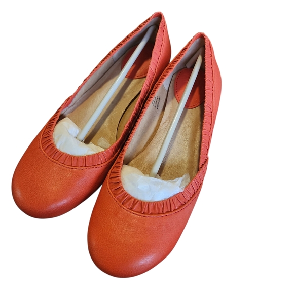 FRYE Molly Women's 6.5 Red Orange Leather Ballet Flats NEW Vibrant Statement - Picture 1 of 8